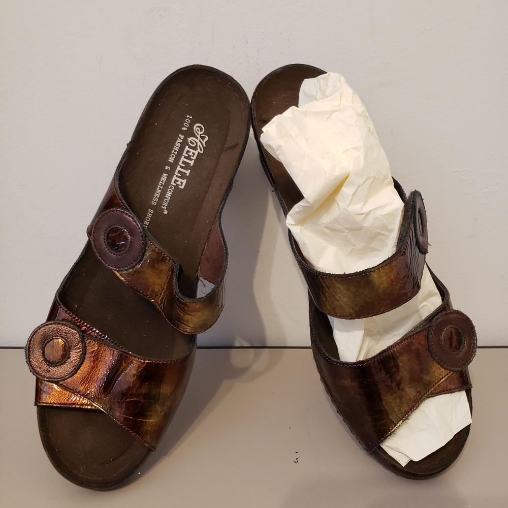 NEW ELLE SHOES MULTI COLOR GOLDS AND BROWNS SIZE 9 VELCRO COMFORT  25.00 OFFER - Picture 2 of 10